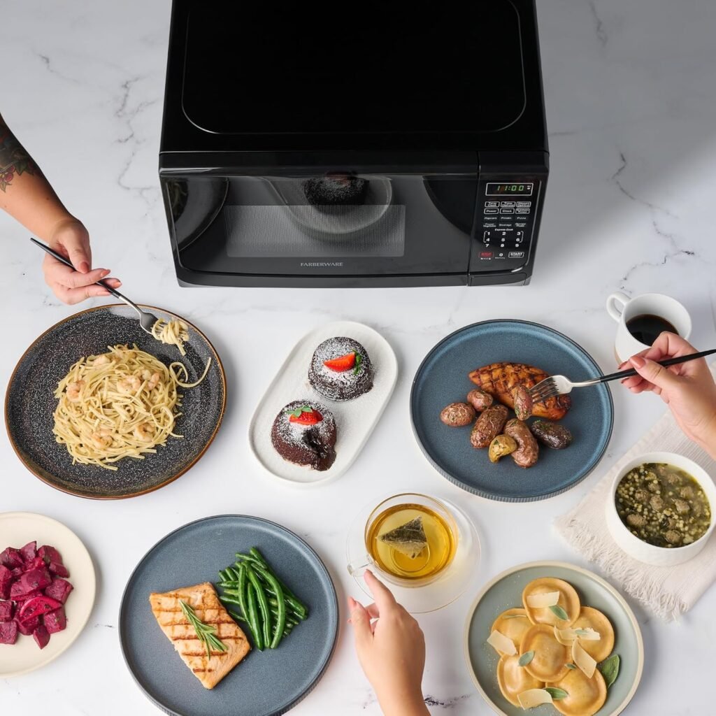 Microwave Oven With LED Lighting and Child Lock